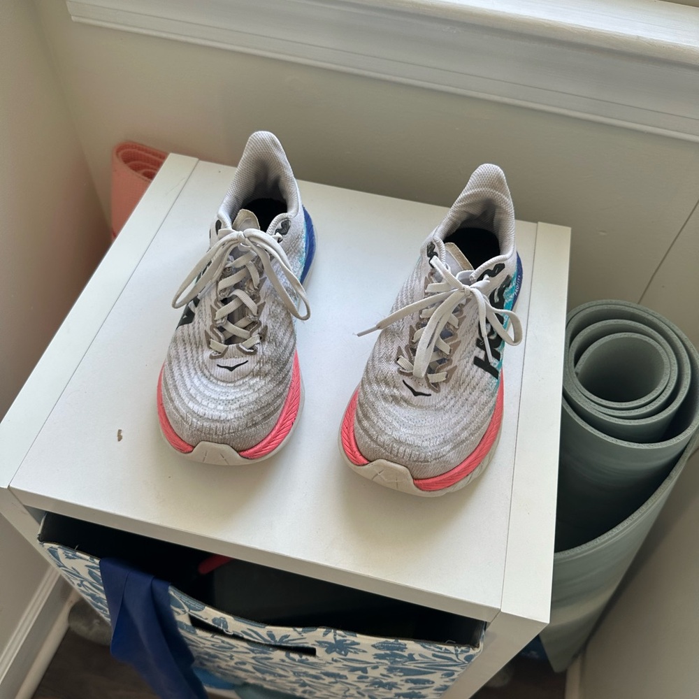 Hoka Running shoes (Mach)